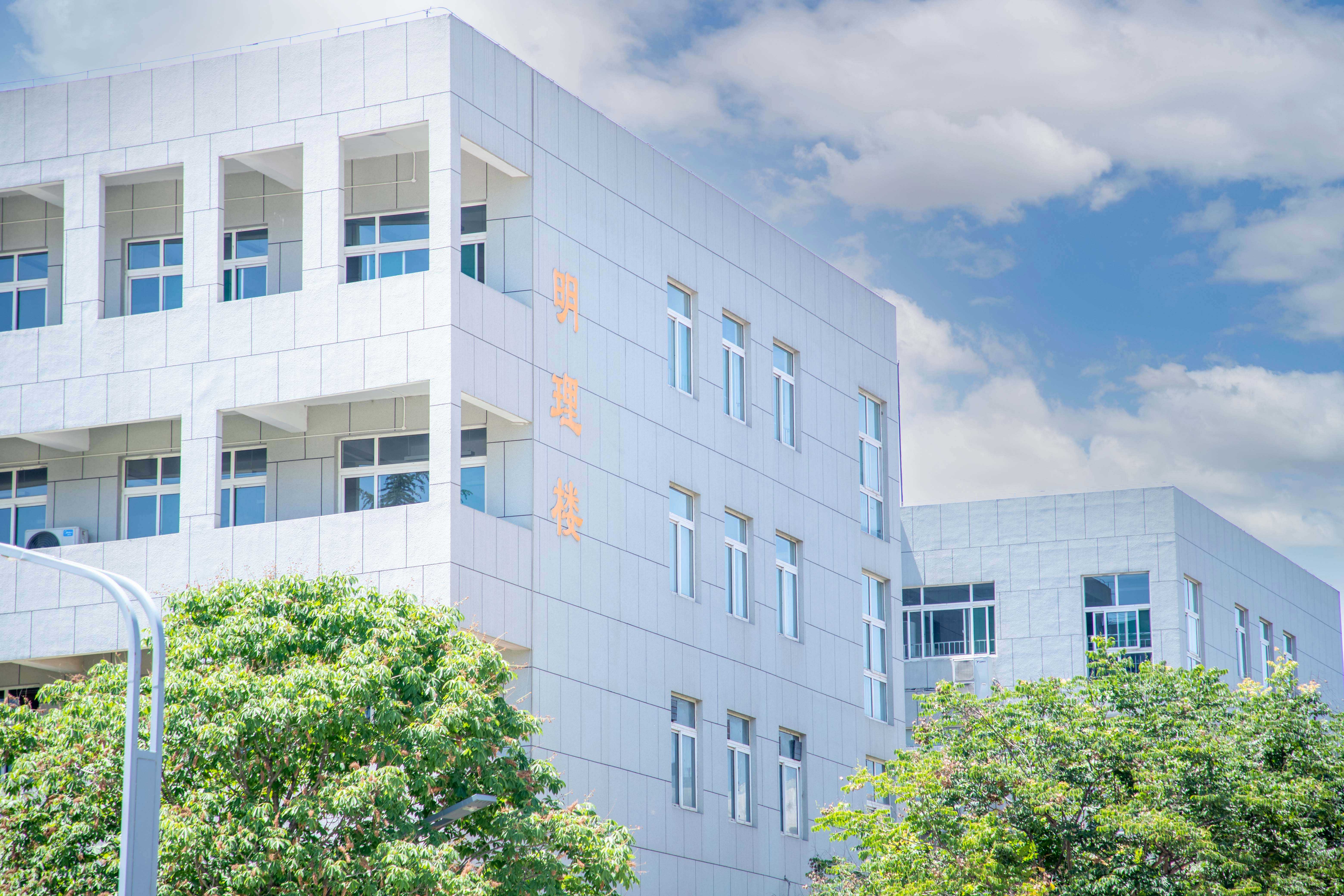 《中国教育报》:“明德文化”赋能 校训精神铸魂——西安明德理工学院坚持文化育人成效显著 《中国教育报》:“明德文化”赋能 校训精神铸魂——西安明德理工学院坚持文化育人成效显著